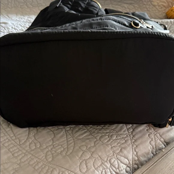 Adrienne Vittadini Quilted Black Backpack Bag - Picture 4 of 6